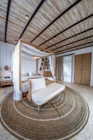 Putri Salju Villa by Evdekimi