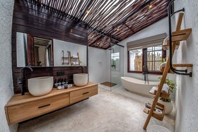 Putri Salju Villa by Evdekimi