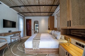 Putri Salju Villa by Evdekimi