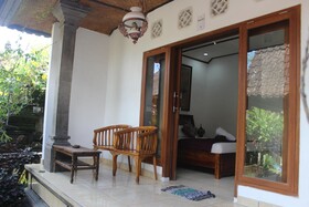 Super OYO Capital O Pondok Ayu Homestay