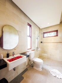 Ubud Shanti Rice Field House by Supala