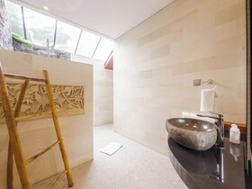 Ubud Shanti Rice Field House by Supala