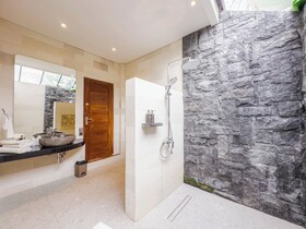 Ubud Shanti Rice Field House by Supala