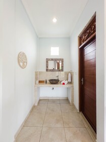 Ubud Shanti Rice Field House by Supala