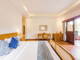 Ubud Shanti Rice Field House by Supala