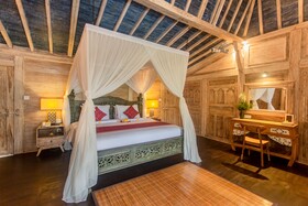 Wooden Ganeca Villas by Pramana Villas