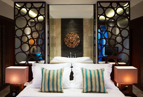 Sun Island Suites