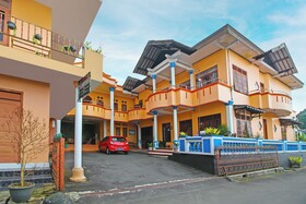 Hotel Dan Aula Wahyu Sari B by OYO