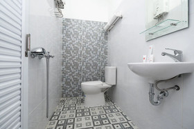 Harmonis by OYO Rooms