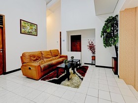 OYO 90497 Navaya Guest House