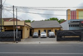 RedDoorz near Living Plaza Purwokerto