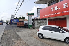 Spot On 94085 Hotel Agung