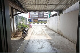 Spot On 94085 Hotel Agung