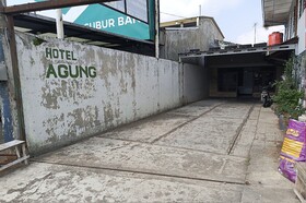 Spot On 94085 Hotel Agung