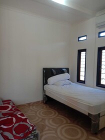 EXPRESS O Home Stay Dan Sewa Mobil Jhon's Family