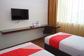 Ren'z Hotel BY OYO Rooms