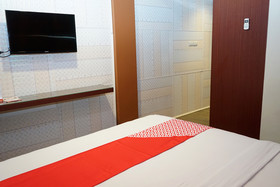 Ren'z Hotel BY OYO Rooms