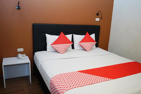 Ren'z Hotel BY OYO Rooms