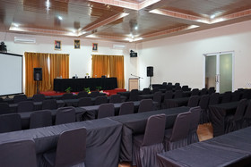 Ren'z Hotel BY OYO Rooms