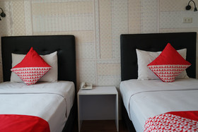 Ren'z Hotel BY OYO Rooms