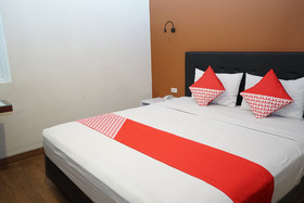 Ren'z Hotel BY OYO Rooms