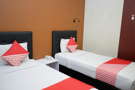 Ren'z Hotel BY OYO Rooms