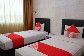 Ren'z Hotel BY OYO Rooms