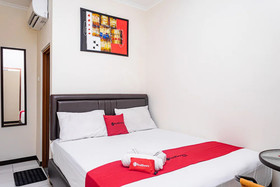 Bantal Guling Asia Afrika by RedDoorz