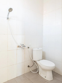 RedDoorz near Trans Studio Mall Bongo Residence