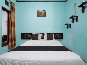 Capital O 93262 Hotel Cherish 2