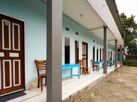 Capital O 93262 Hotel Cherish 2