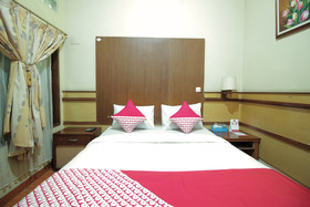Hotel Lodaya Syariah by OYO Rooms
