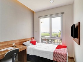 Socialite Residence Hotel by OYO Rooms