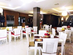 Specia Hotel & Resto