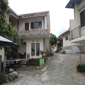 Yonanda Hotel