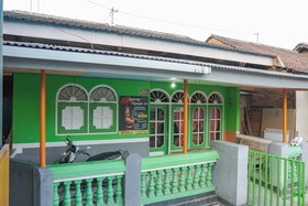 Spot On 1762 Gandrung Payungan Family Inn