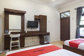 RedDoorz Plus Near Mall Roxy Banyuwangi