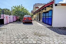 Spot On 92372 Rinda Homestay Syariah & Resto