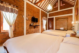 Omah Teras Bata Guesthouse