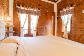 Omah Teras Bata Guesthouse