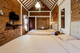 Omah Teras Bata Guesthouse