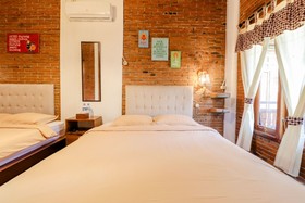 Omah Teras Bata Guesthouse