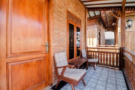 Omah Teras Bata Guesthouse