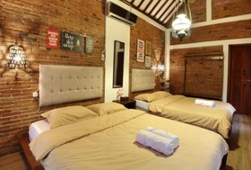 Omah Teras Bata Guesthouse