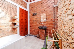 Omah Teras Bata Guesthouse