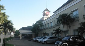 Townhouse OAK Hotel Grand Cikarang