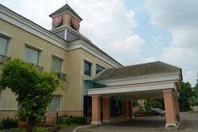 Townhouse OAK Hotel Grand Cikarang