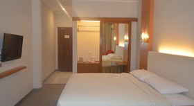 Townhouse OAK Hotel Grand Cikarang
