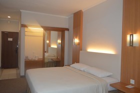 Townhouse OAK Hotel Grand Cikarang