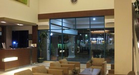 Townhouse OAK Hotel Grand Cikarang